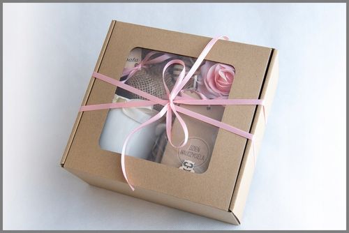 PREZENT NA DZIEŃ NAUCZYCIELA DLA WYCHOWAWCZYNI KOSZ PREZENTOWY BOX na Arena.pl