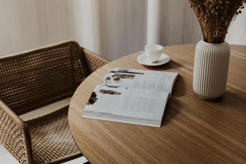 Stół TAVLE dąb naturalny śr. 120 cm zdjęcie 4