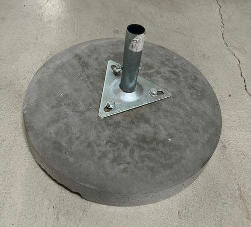 Stopa betonowa pod parasol na Arena.pl