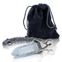 Kryształ górski – zawieszka z łańcuszkiem w woreczku