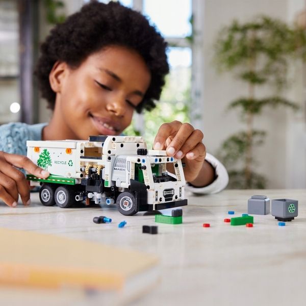 Lego TECHNIC 42167 Śmieciarka Mack LR Electric zdjęcie 14
