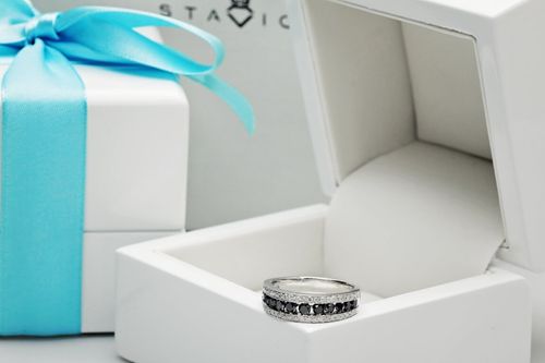 Złoty pierścionek PBD3813 - Diament na Arena.pl