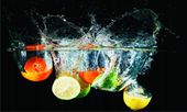 FOTOTAPETA CYTRYNY LIMONKI POMARAŃCZE W WODZIE