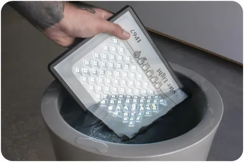 MOCNY NAŚWIETLACZ LED HALOGEN LAMPA SOLARNA ZEWNĘTRZNA IP67 100W 10.000lm na Arena.pl