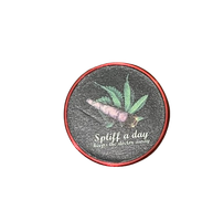 Czerwony Grinder Crusher Młynek do Tytoniu Suszu CBD  ''Spliff a day…''
