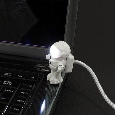 Lampka astronauta na USB na Arena.pl