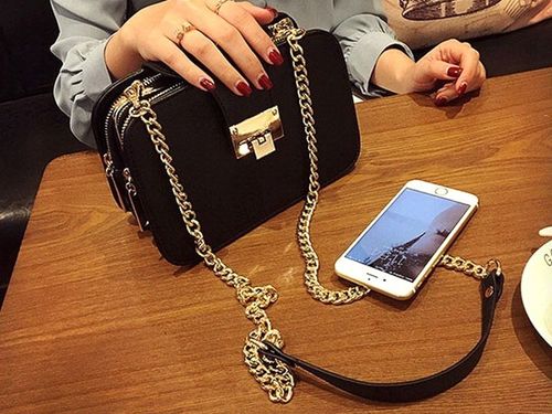 Torebka Damska KUFEREK Czarna Pojemna Elegancka na Łańcuszku Usztywniana na Arena.pl