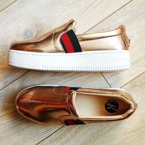 Slipony na platformie r.39 na Arena.pl