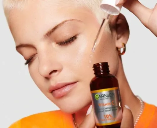 Garnier serum do twarzy na przebarwienia z witaminą C na dzień i noc na Arena.pl