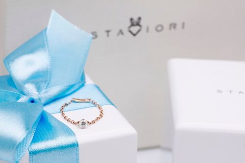 Złoty pierścionek PCR1013 - Diament na Arena.pl