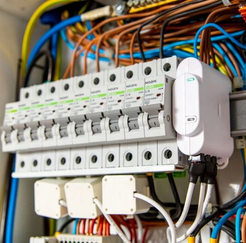 Inteligentny licznik energii 3-fazowej Shelly 3EM na Arena.pl