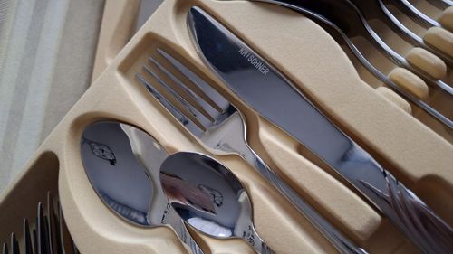 KOMPLET SZTUĆCÓW ZESTAW SZTUĆCÓW NA 12 OSÓB SZTUĆCE POŁYSK WALIZKA 72 EL. na Arena.pl