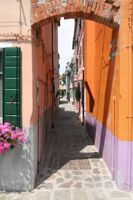 FOTOTAPETA MIASTO KOLOROWE KAMIENICE ULICZKA