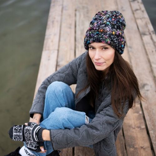 Czapka zimowa damska Multicolor - boucle, gruba, beanie Czarny na Arena.pl