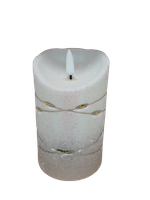 Świeczka dekoracyjna z srebrnym brokatem i łańcuszkiem 8,5cm*13cm