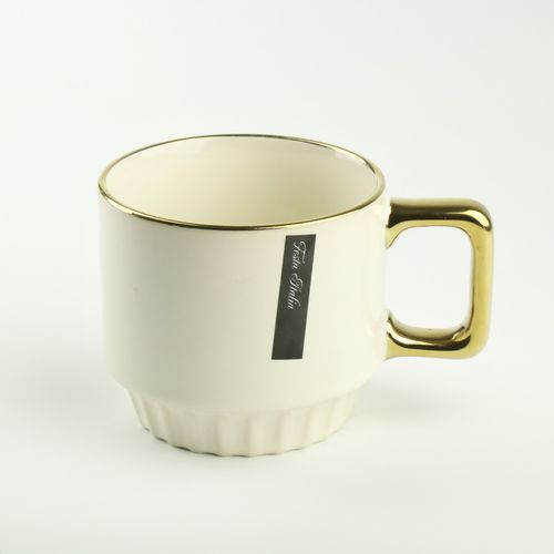 CERAMICZNY KUBEK NA KAWĘ HERBATĘ KREMOWY ZDOBIONY ZE ZŁOTYM UCHEM 320ML na Arena.pl