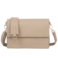 VERA PELLE torebka skórzana listonoszka z klapą i paskiem V606 beżowa