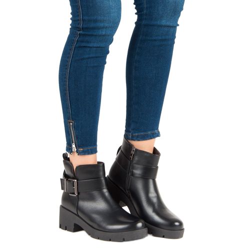 Czarne botki na platformie r.41 na Arena.pl