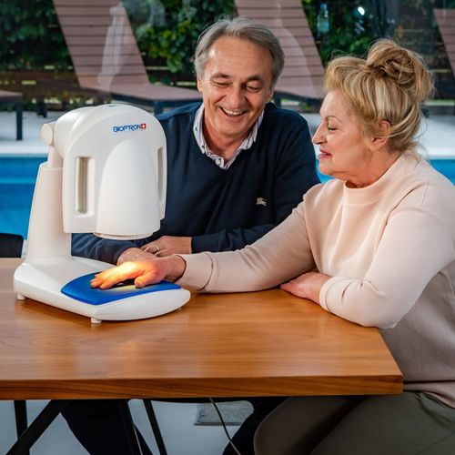 Lampa Bioptron Pro 1 z filtrem fulerenowym, statyw stołowy PAG-990-FFK z prezentem Zepter Gratis filtr - Filtr czerwony na Arena.pl