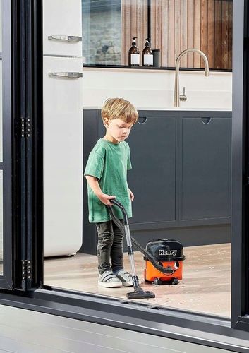 ODKURZACZ HENRY DLA DZIECI CZERWONY FUNKCJA SSANIA CASDON na Arena.pl