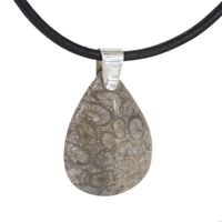 Naszyjnik - Koral łza na rzemieniu ze srebrnymi końcówkami