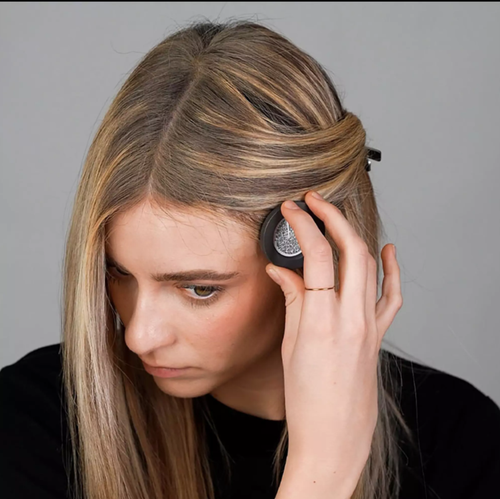 BŁYSKAWICZNY RETUSZ H645 puder do tuszowania odrostów   KOLOR  blond na Arena.pl