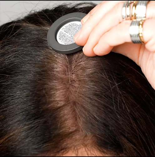 BŁYSKAWICZNY RETUSZ H645 puder do tuszowania odrostów   KOLOR  blond na Arena.pl