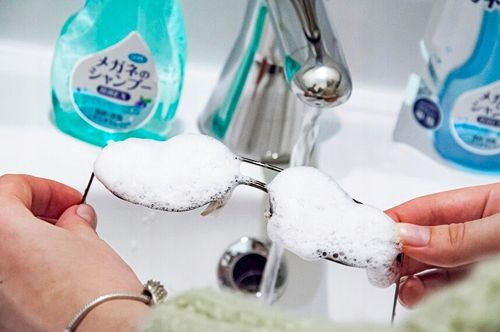 Innowacyjny Japoński SZAMPON DO OKULARÓW o zapachu Kwiatowym - 200ml SOFT99 na Arena.pl