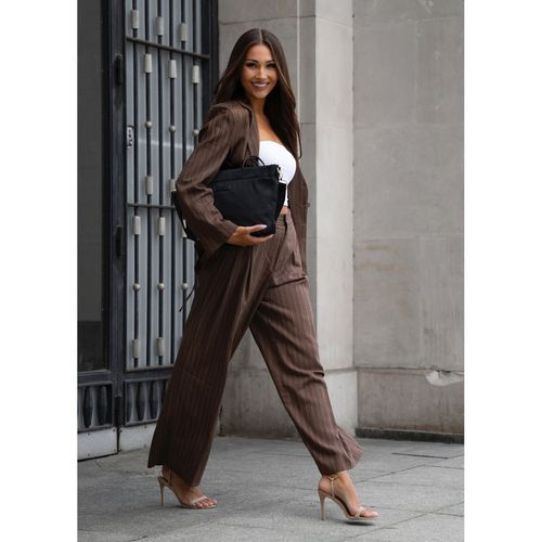 czarna, duża shopperka damska z nylonu, mieszcząca format a4 i zamykana na Arena.pl