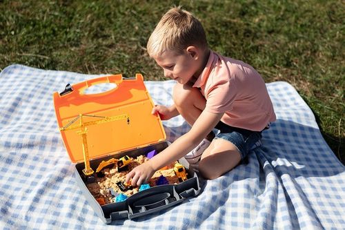 Plac budowy piasek kinetyczny dźwig pojazdy budowlane zabawka w walizce NEO na Arena.pl