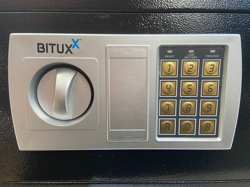 SEJF MEBLOWY ELEKTRONICZNY CZARNY 14210 zdjęcie 2