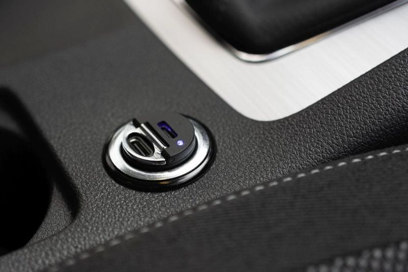 Ładowarka samochodowa USB typ C Fixed 3 mA zdjęcie 5