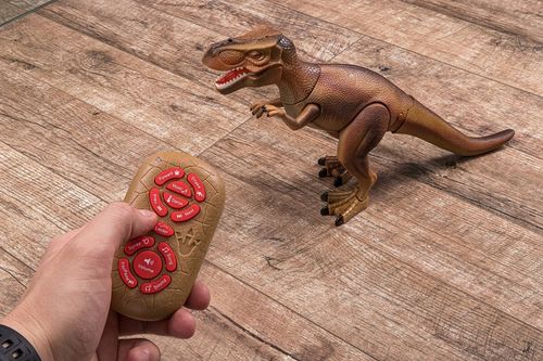 DUŻY DINOZAUR T-REX CHODZI RYCZY ŚWIECI ZIEJE DYM na Arena.pl