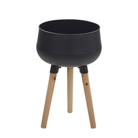 Doniczka na stojaku metalowa 30 x 30 x 47 cm czarna z jasnym drewnem AGROS