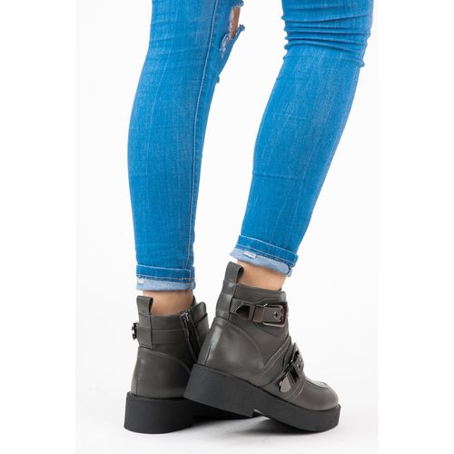 Botki z klamrami r.41 na Arena.pl