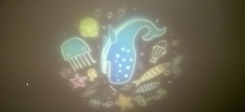 Lampka nocna z projektorem i zegarem - żółty/złoty na Arena.pl