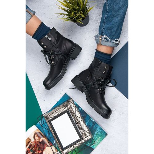 Czarne sznurowane workery r.39 na Arena.pl