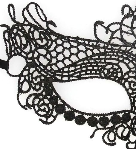 Koronkowa maska królowej na Arena.pl