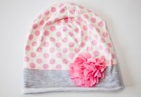 RASTER Fontanna czapka z kwiatem 3D grochy ecru 46-48