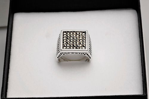 srebrny męski sygnet z markazytami na Arena.pl