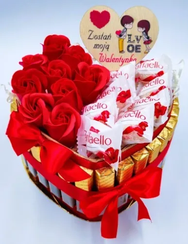 Tort MERCI Kosz Prezentowy Zestaw Słodyczy Róże Prezent dla Dziewczyny Żony na Arena.pl