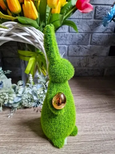 FIGURKA WIELKANOCNY ZAJĄC KRÓLIK zielony ze złotym jajkiem model I zdjęcie 6