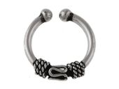 Elegancki oksydowany srebrny kolczyk nausznica ze wzorem srebro 925 K2639