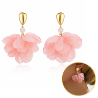 kolczyki wiszące, efektowne tiulowe z kryształkami, róż złote sztyft k1723r