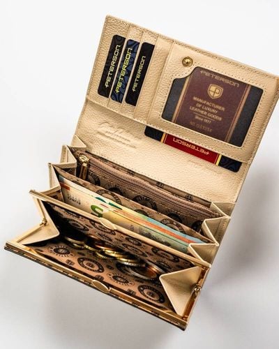 klasyczny, elegancki portfel damski w beżowym kolorze mieszczący dowód na Arena.pl