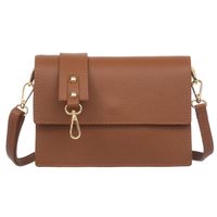 VERA PELLE torebka damska skórzana listonoszka z klapą i paskiem V606 camel