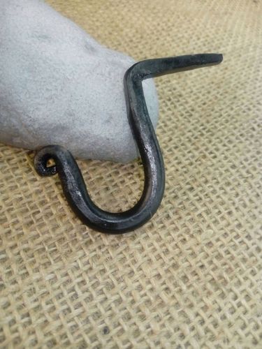 Wieszak na ubrania kuty wbijany na Arena.pl