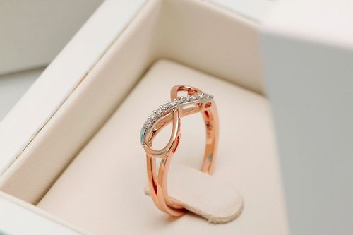 pierścionek nieskończona miłość z różowego i białego złota z diamentami na Arena.pl