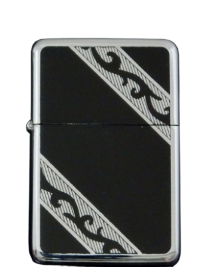 Srebrna Zapalniczka Benzynowa z Wzorem po Rogach Czarnym na Srebrnym zdjęcie 1