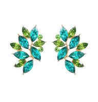 Złote kolczyki skrzydła listki wizytowe vintage trendy przy uchu średnie